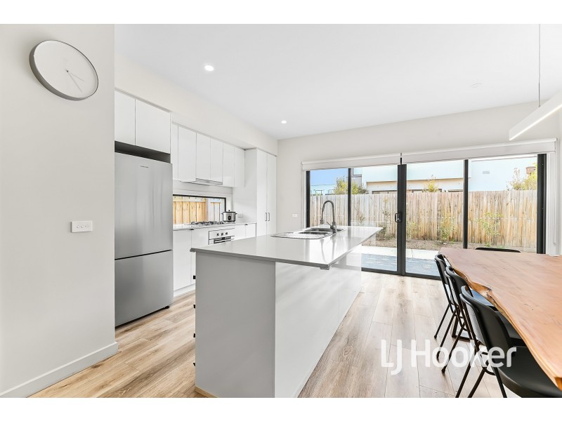 10 Yolanda Circuit, Beaconsfield VIC 3807