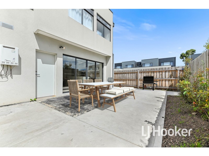 10 Yolanda Circuit, Beaconsfield VIC 3807