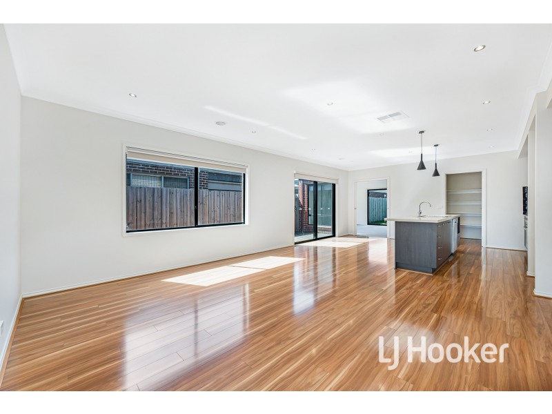 28 Bernardins Street, Clyde North VIC 3978