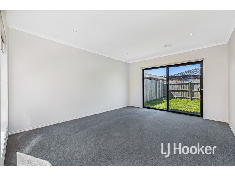 28 Bernardins Street, Clyde North VIC 3978
