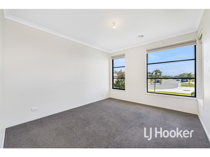 28 Bernardins Street, Clyde North VIC 3978