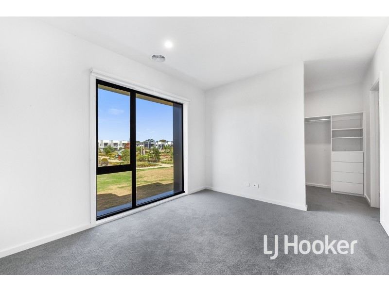 3 Allemande Walk, Cranbourne South VIC 3977
