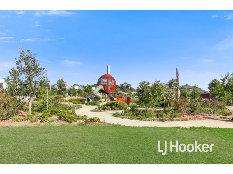 3 Allemande Walk, Cranbourne South VIC 3977