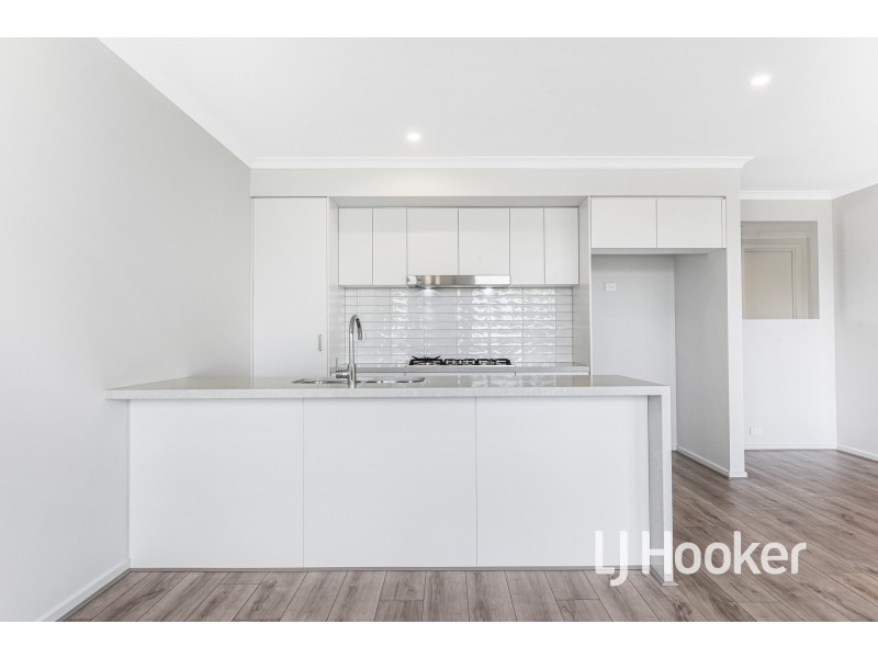 10 Flotilla Place, Berwick VIC 3806