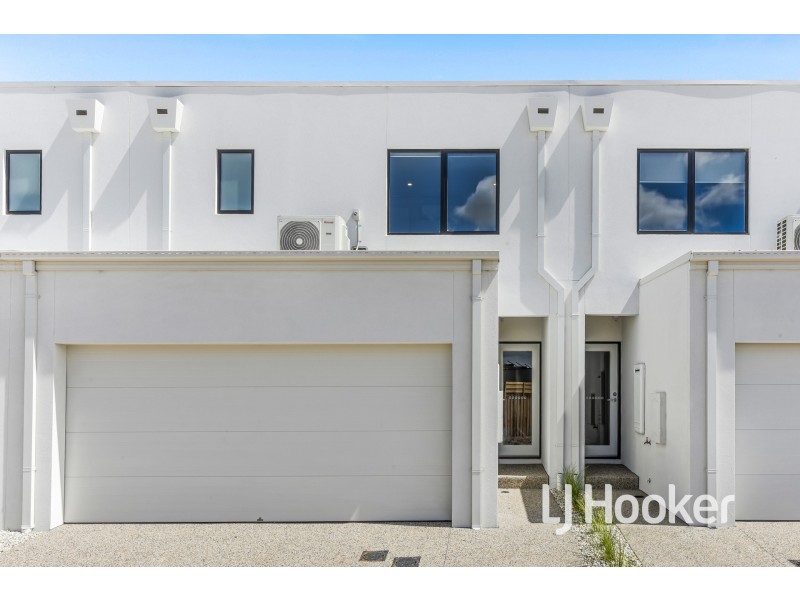 10 Flotilla Place, Berwick VIC 3806
