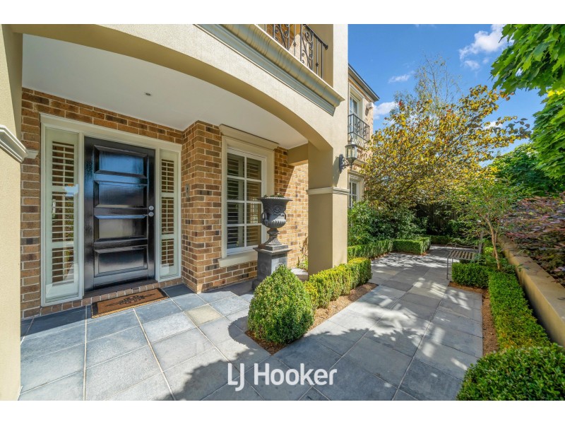 7 Whisken Way, Berwick VIC 3806