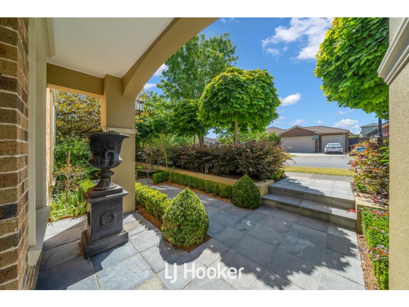 7 Whisken Way, Berwick VIC 3806