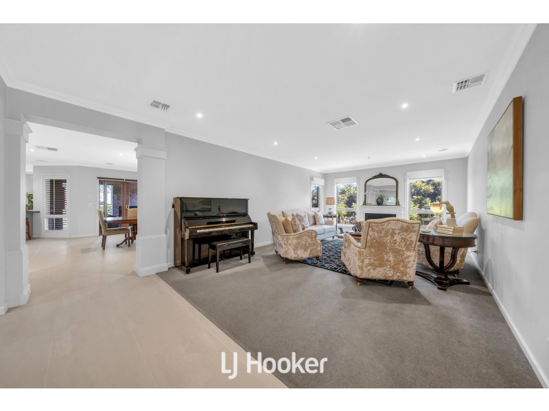 7 Whisken Way, Berwick VIC 3806