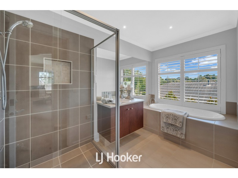 7 Whisken Way, Berwick VIC 3806