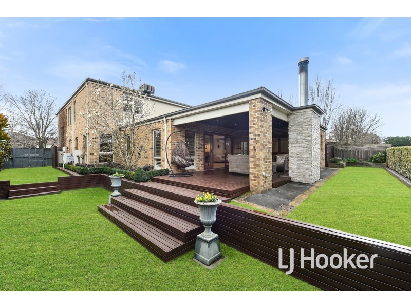 7 Whisken Way, Berwick VIC 3806