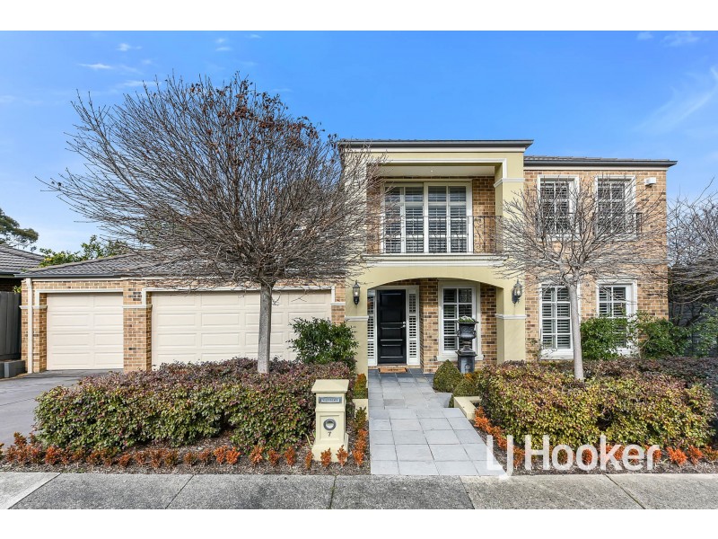 7 Whisken Way, Berwick VIC 3806