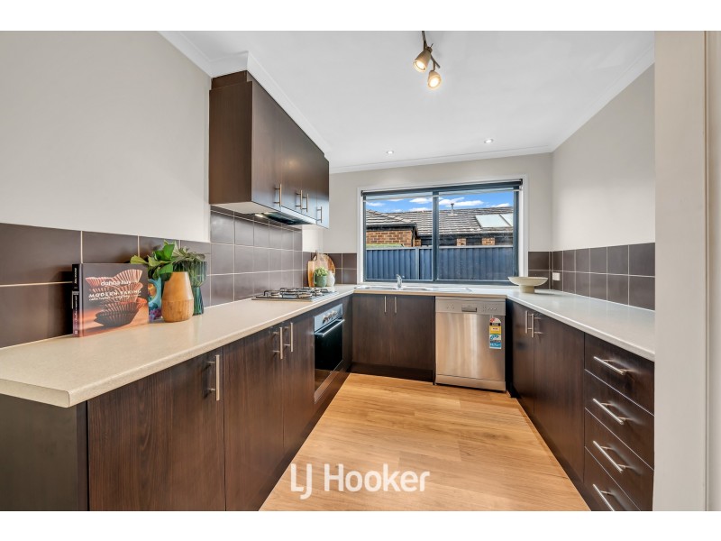 10 Radiata Circuit, Pakenham VIC 3810