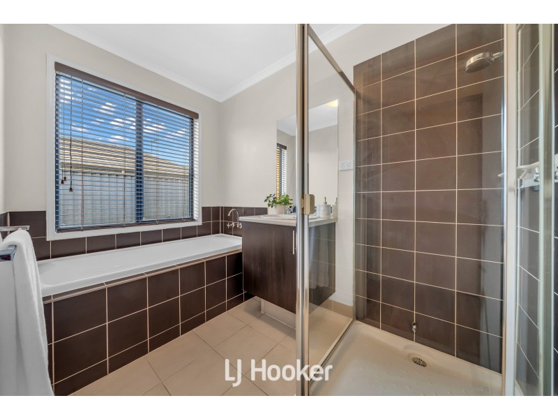 10 Radiata Circuit, Pakenham VIC 3810