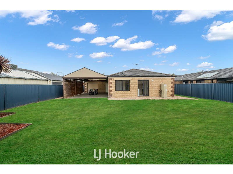 10 Radiata Circuit, Pakenham VIC 3810