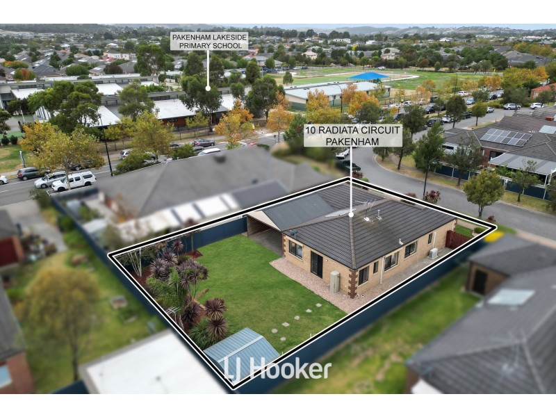 10 Radiata Circuit, Pakenham VIC 3810