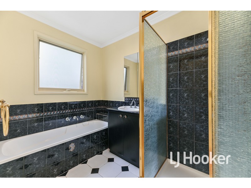 5 Oscar Court, Berwick VIC 3806