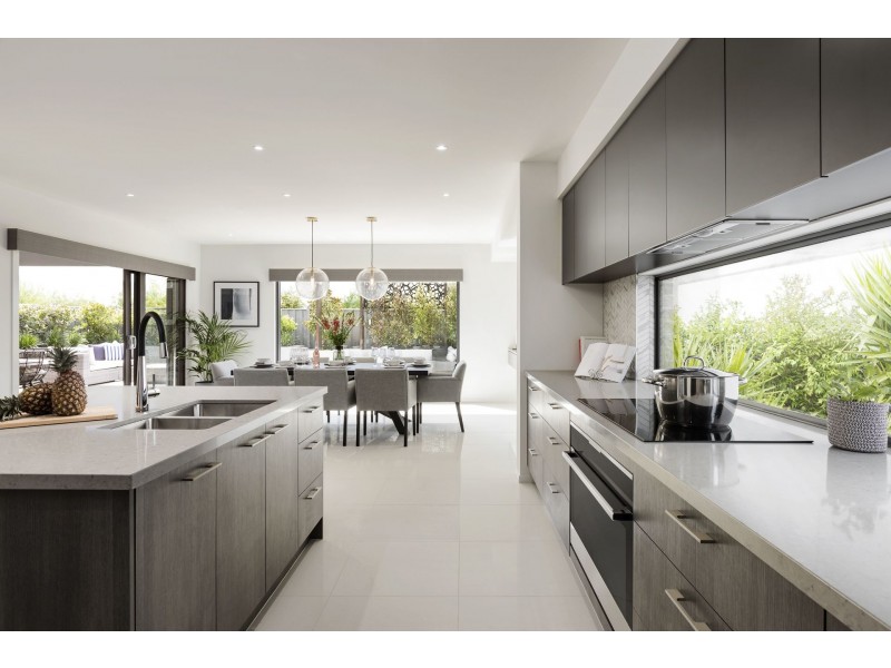 10 Tallrush Street, Clyde North VIC 3978