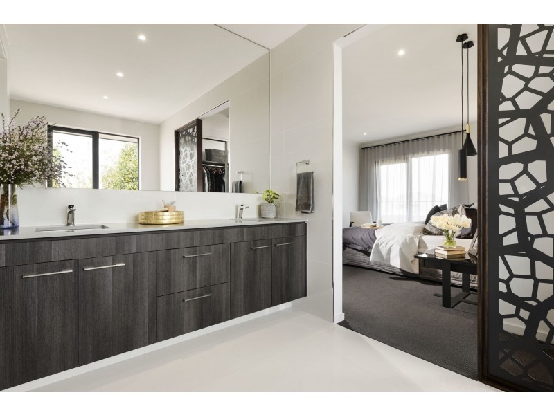 10 Tallrush Street, Clyde North VIC 3978