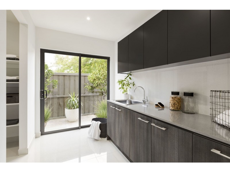 10 Tallrush Street, Clyde North VIC 3978