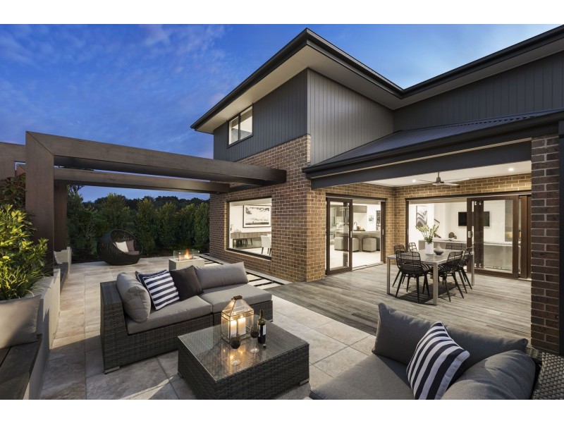 10 Tallrush Street, Clyde North VIC 3978