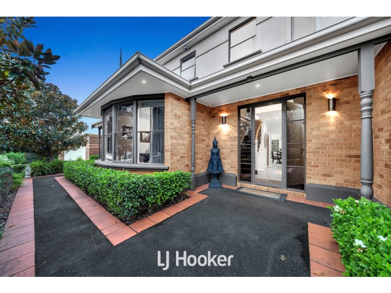 16 Mandurah Chase, Berwick VIC 3806