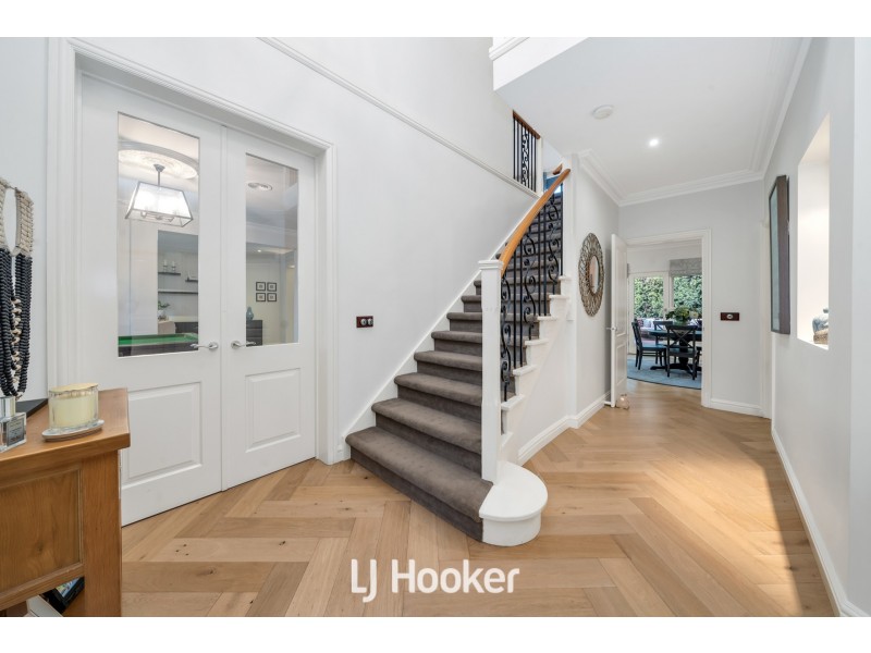 16 Mandurah Chase, Berwick VIC 3806