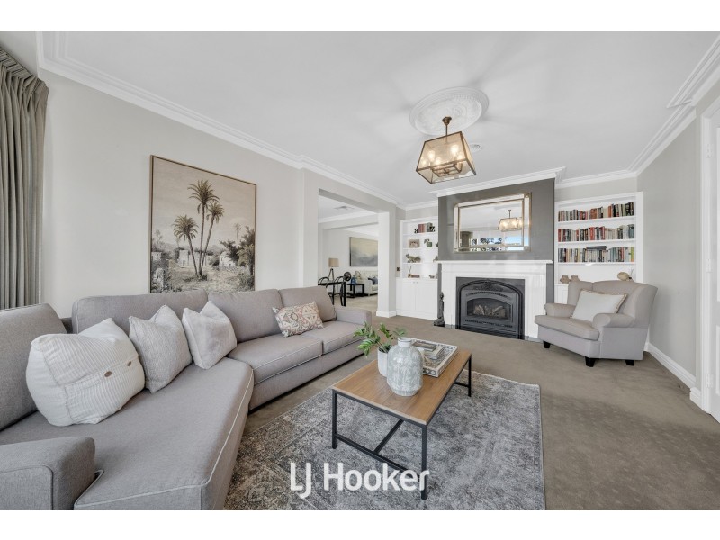 16 Mandurah Chase, Berwick VIC 3806