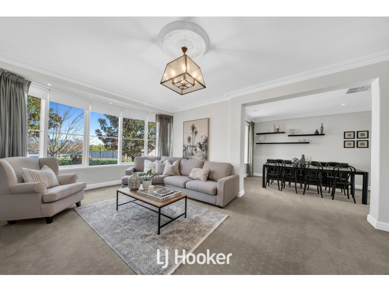 16 Mandurah Chase, Berwick VIC 3806