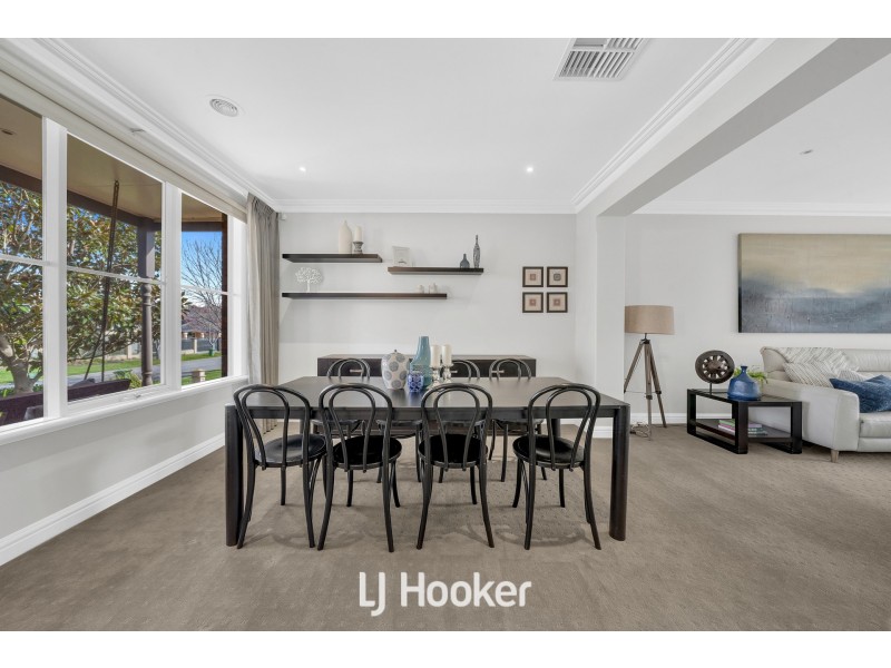 16 Mandurah Chase, Berwick VIC 3806