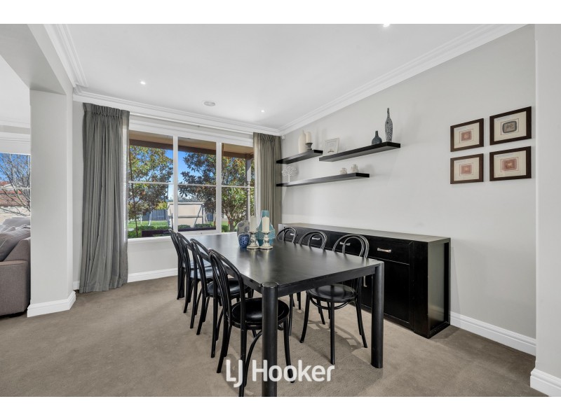 16 Mandurah Chase, Berwick VIC 3806