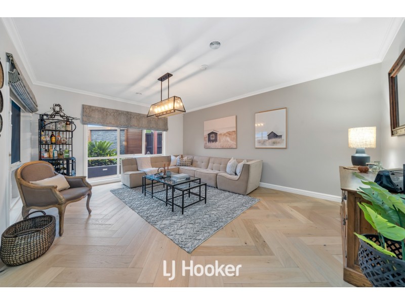 16 Mandurah Chase, Berwick VIC 3806