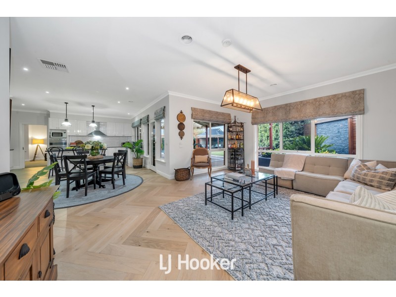 16 Mandurah Chase, Berwick VIC 3806