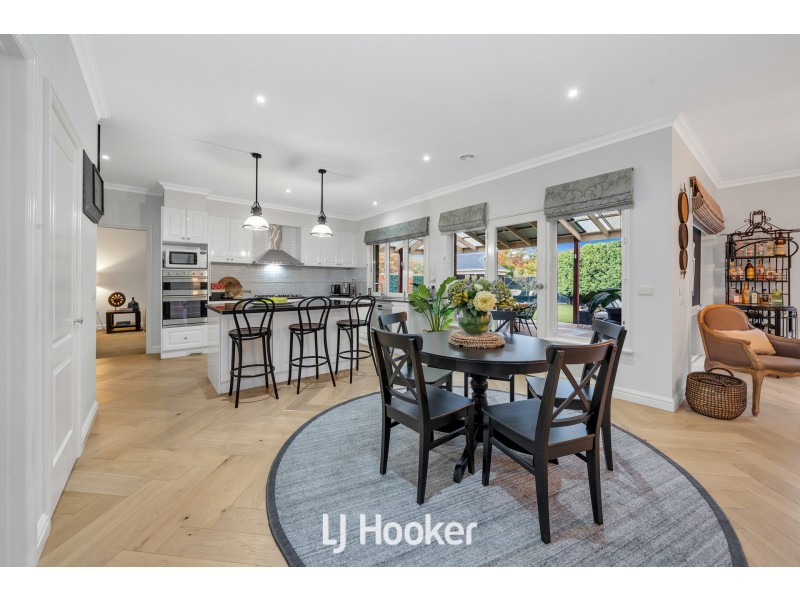 16 Mandurah Chase, Berwick VIC 3806