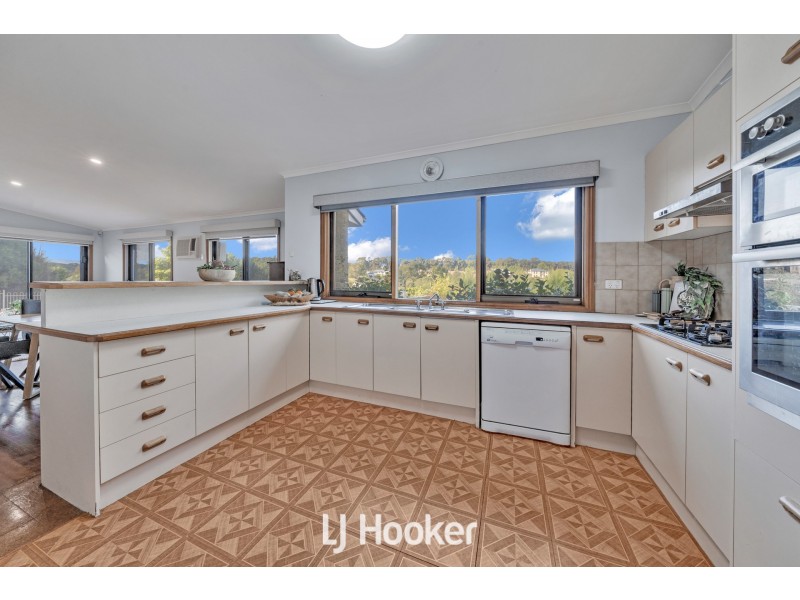 23-24 Waterford Close, Narre Warren North VIC 3804