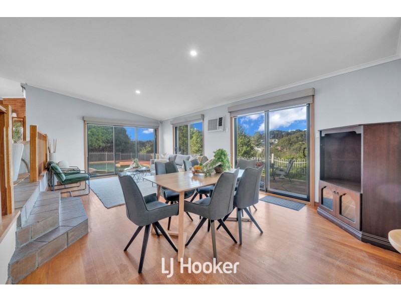 23-24 Waterford Close, Narre Warren North VIC 3804