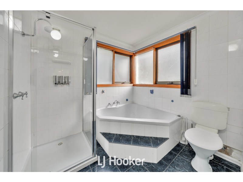 23-24 Waterford Close, Narre Warren North VIC 3804