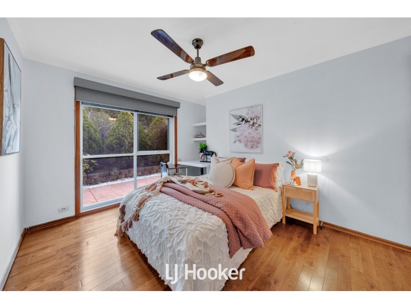 23-24 Waterford Close, Narre Warren North VIC 3804