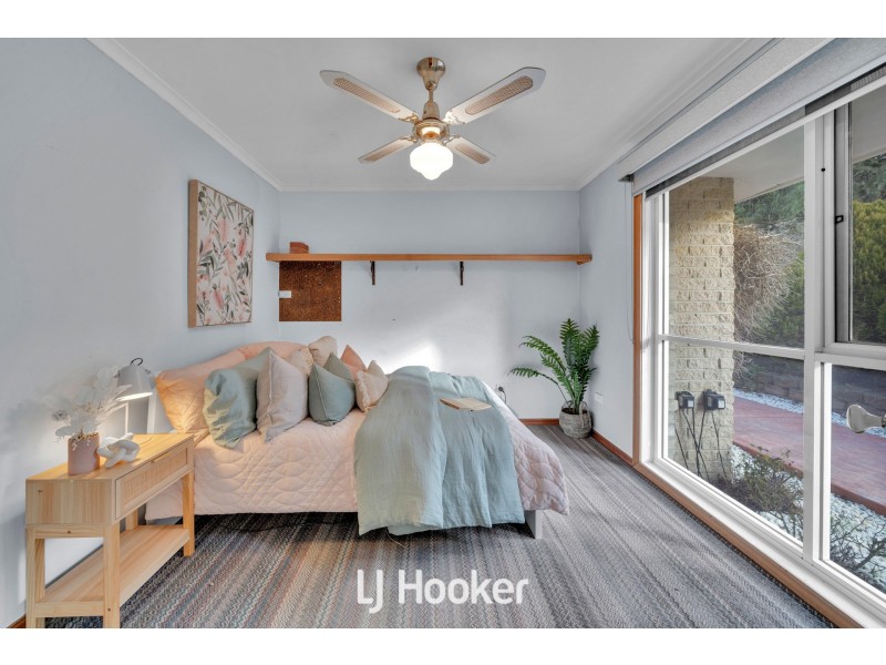 23-24 Waterford Close, Narre Warren North VIC 3804