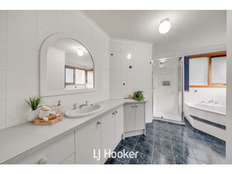 23-24 Waterford Close, Narre Warren North VIC 3804