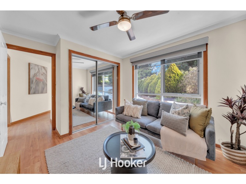 23-24 Waterford Close, Narre Warren North VIC 3804