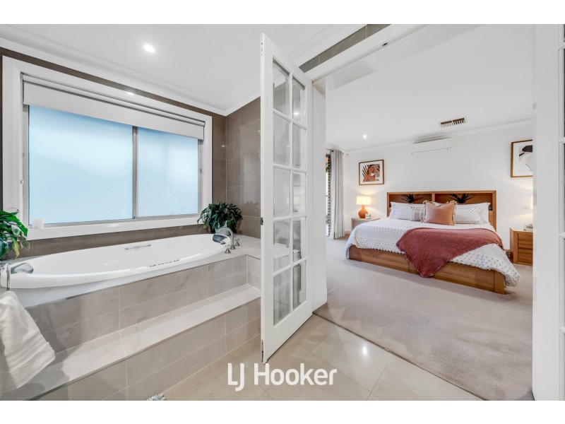 17-18 Hilton Court, Narre Warren North VIC 3804