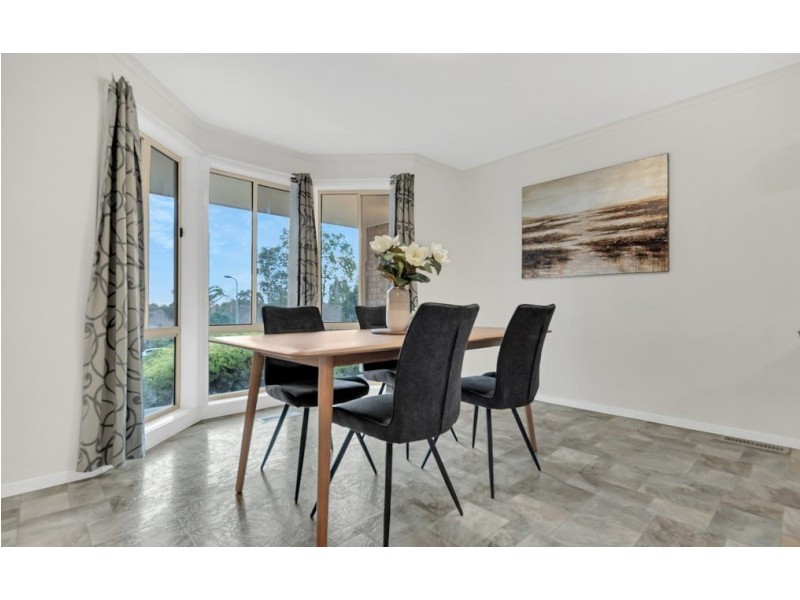 31 Lawrence Drive, Berwick VIC 3806