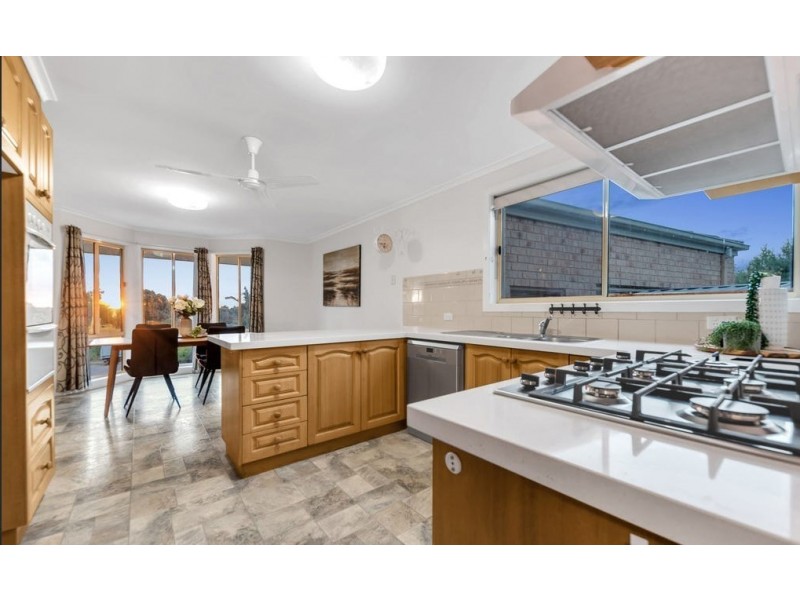 31 Lawrence Drive, Berwick VIC 3806