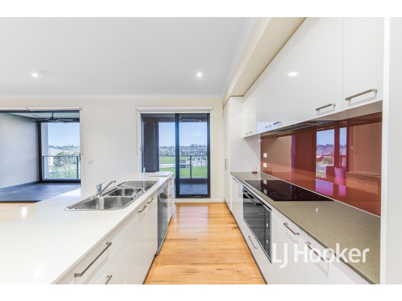 11 Bentley Lane, Clyde North VIC 3978