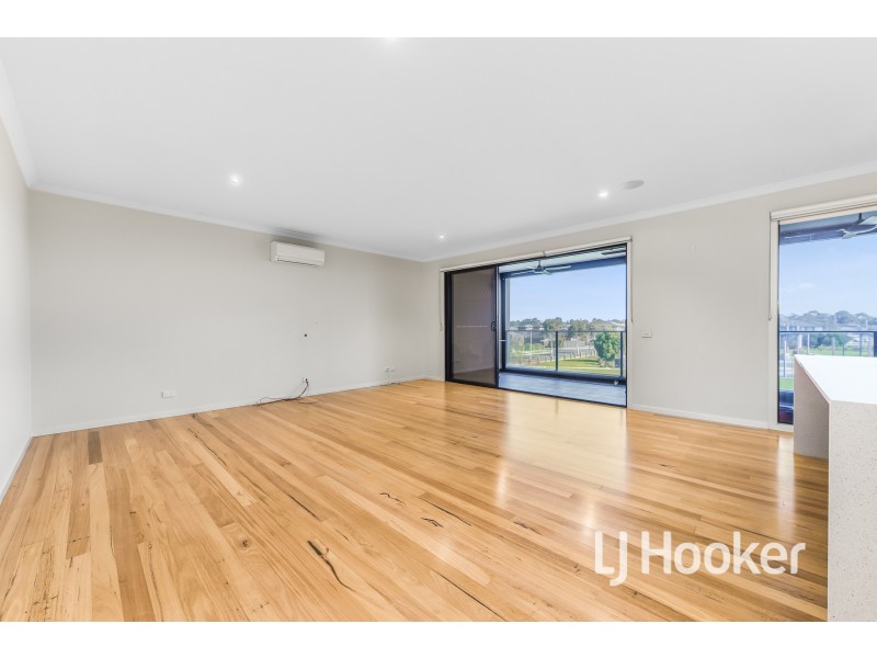 11 Bentley Lane, Clyde North VIC 3978