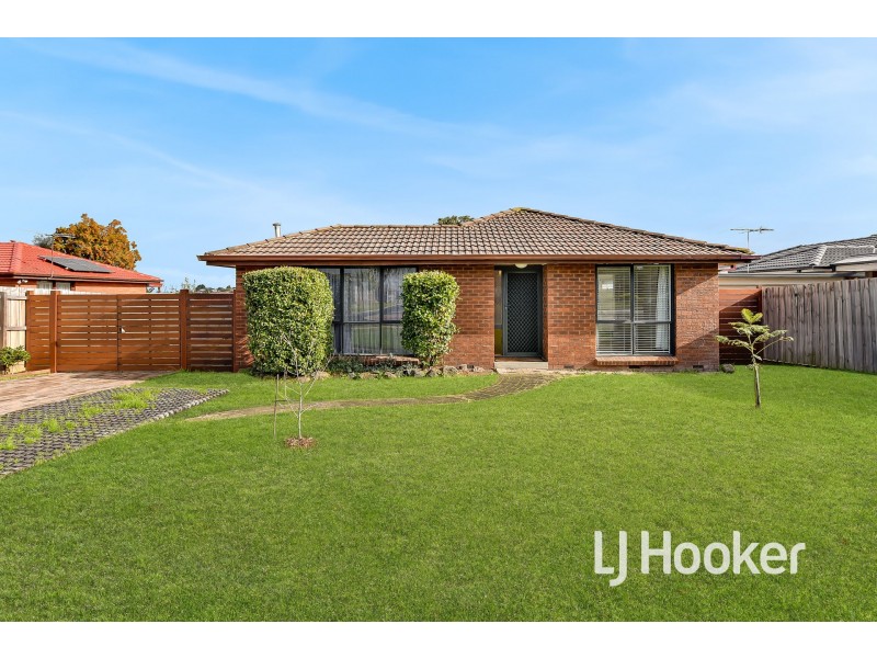 33 John Fawkner Drive, Endeavour Hills VIC 3802