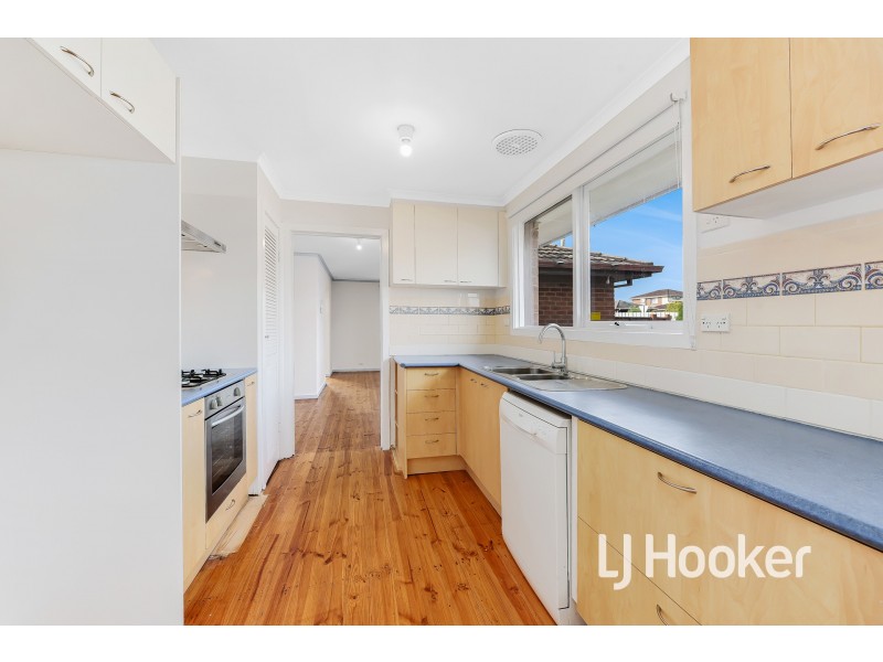 33 John Fawkner Drive, Endeavour Hills VIC 3802