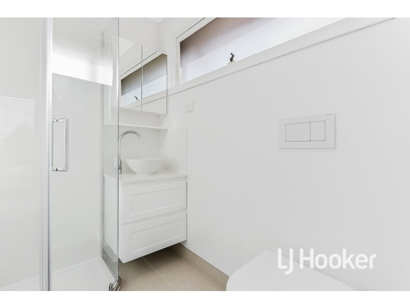 33 John Fawkner Drive, Endeavour Hills VIC 3802