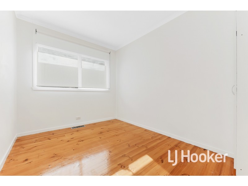 33 John Fawkner Drive, Endeavour Hills VIC 3802