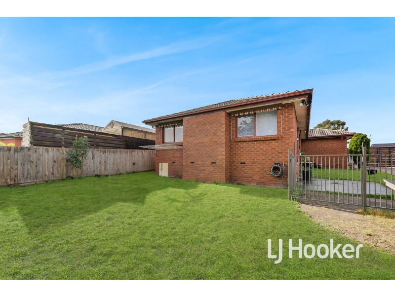 33 John Fawkner Drive, Endeavour Hills VIC 3802